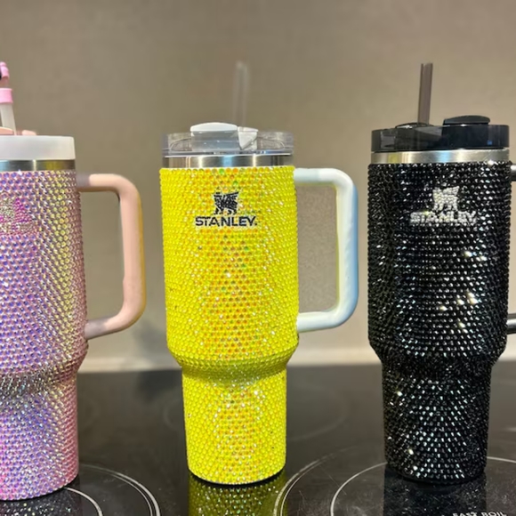 Costum badazzled stanley 40oz for those extra queens out there 🥰🫶🏽 - Picture 1 of 3
